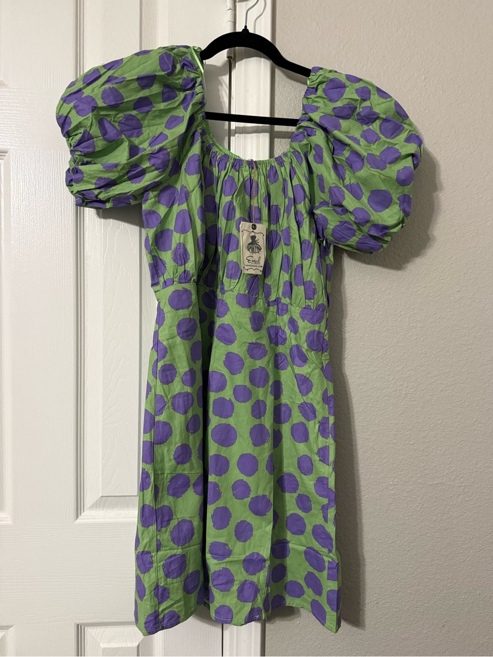 easel Green Dress with Purple Polka Dots and Puff Sleeves